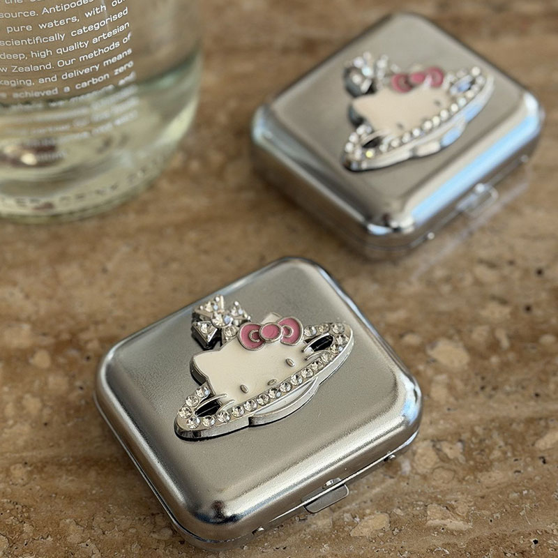 Hello Kitty Metal Ashtray with - Car Accessories Japanese 评论和价格